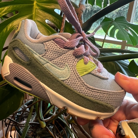 Nike ✔️ Toddler Air Max SE sun club EUC - Picture 1 of 7